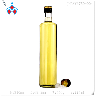 Okrągła, przezroczysta szklana butelka o pojemności 750 ml